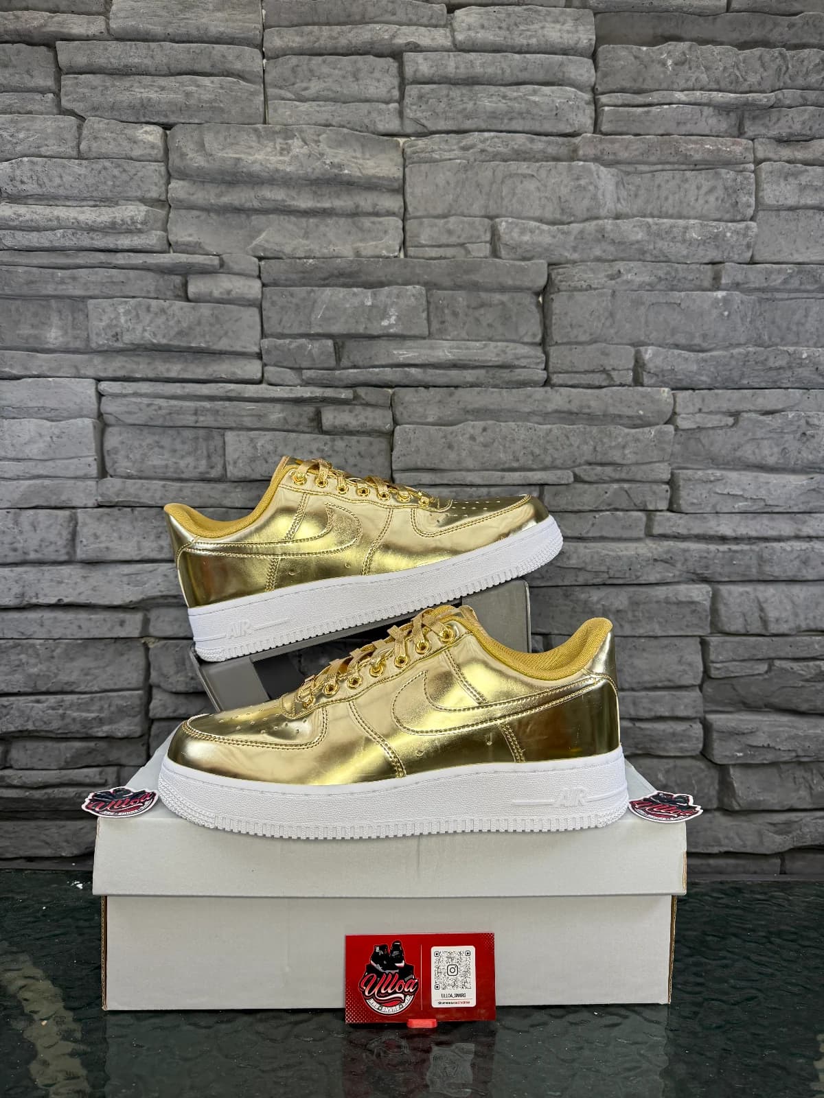 Nike Air Force one “metallic gold”