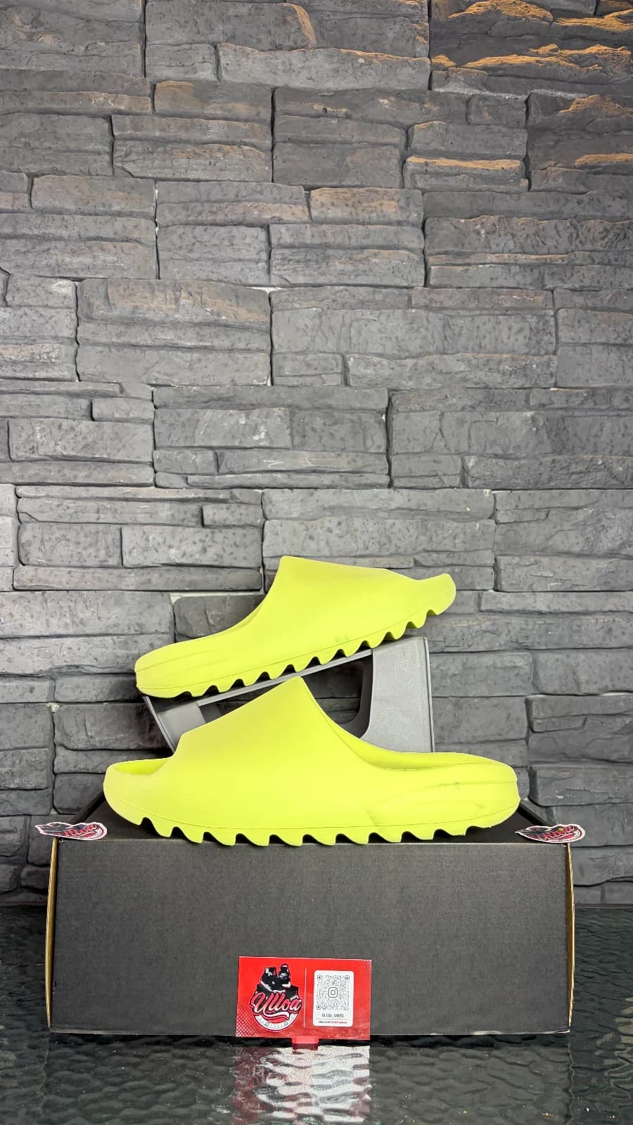 Adidas Yeezy slide “glow green”